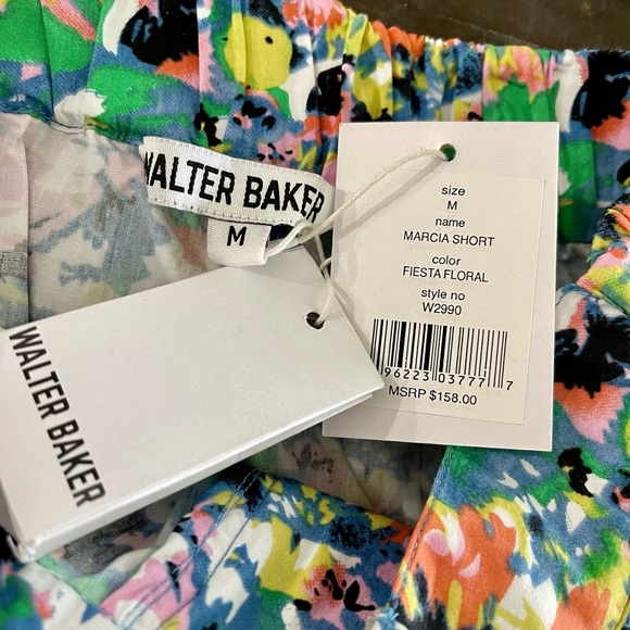 NWT Walter Baker Marcia Shorts in Fiesta Floral Sz M
Fun Feminine Chic Trend - Picture 10 of 11